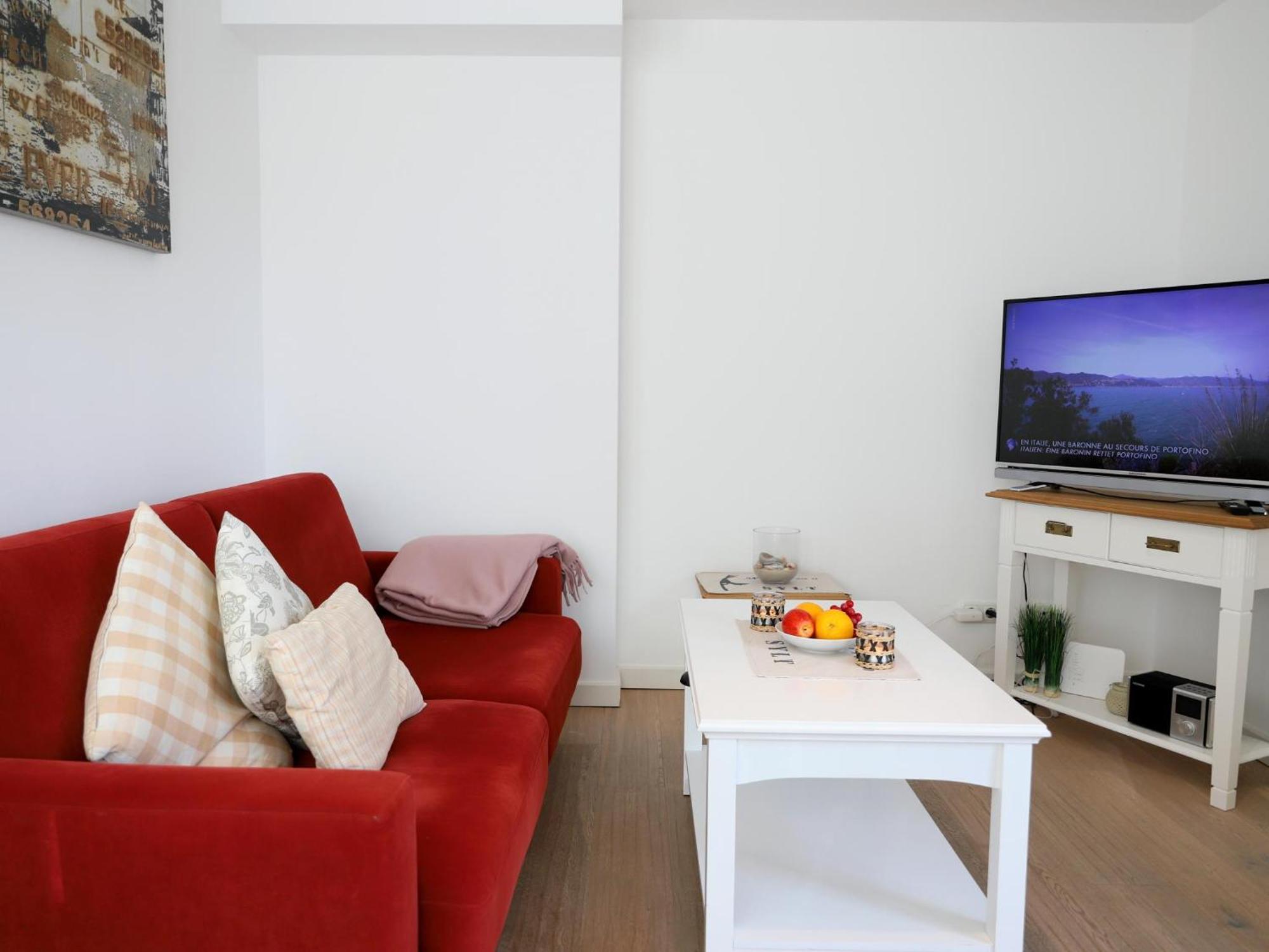 Mit Neuen Und Sehr Hochwertigen In Zentraler Lage In Apartment *